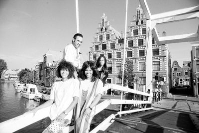 Boney M. 1991 auf der Gravestenenbrug in Haarlem