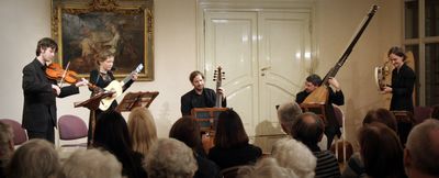 Das Ensemble simkhat hanefesh mit historischen Instrumenten