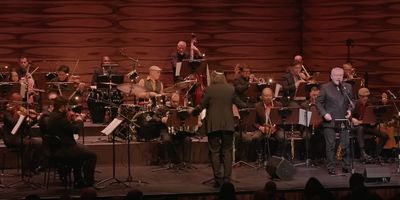 Das Shvayg Mayn Harts Orchester auf der Bühne
